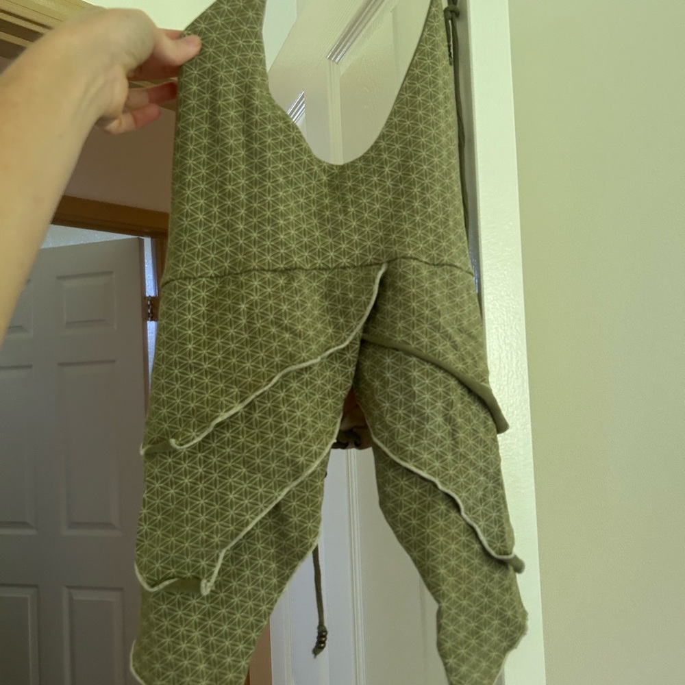 Green sacred geometry fairy tie-top. Organic sustainable and so soft! Xs-small - Picture 2 of 3